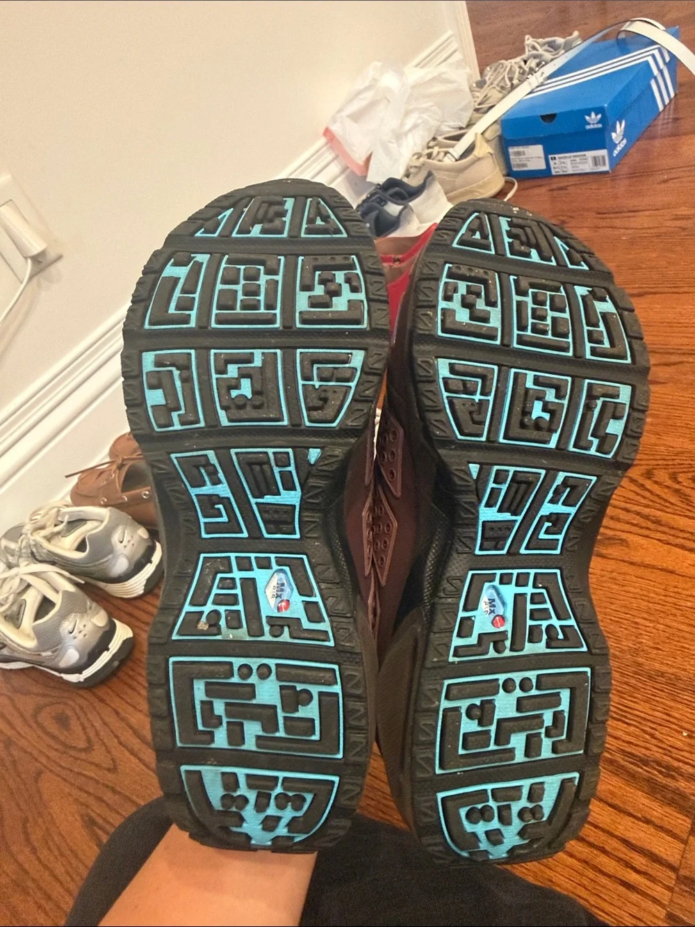 Nike Kids Two-Tone Turquoise and Maroon Slip-On Sneakers size 8.5 woman’s